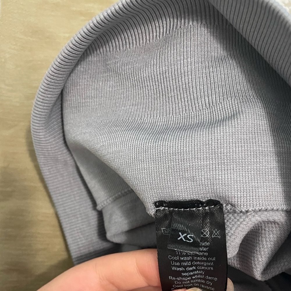 Alphalete Gray and Tan Leggings for Everyday Comfort - Picture 3 of 5